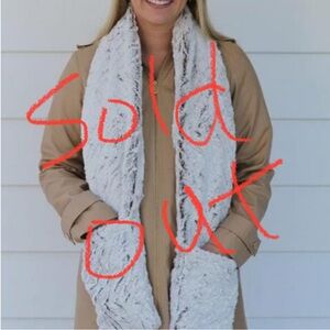 Virah Bella pocket scarf
